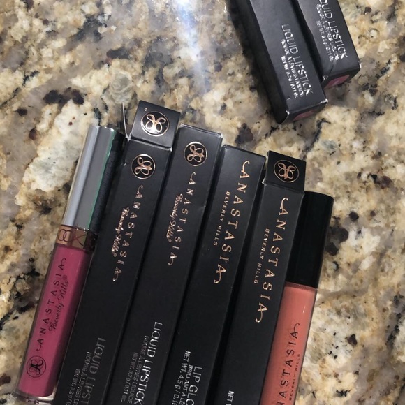 Makeup - Picture 4 of 5